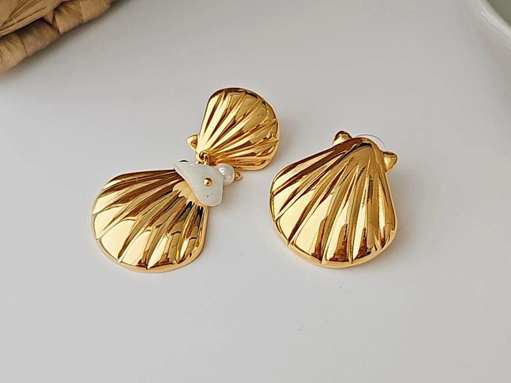Shell Earring