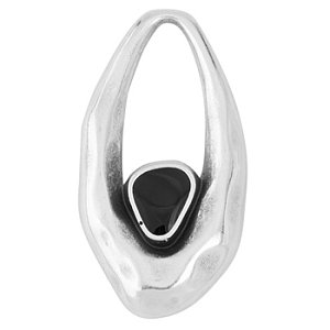 Oval pendant with setting