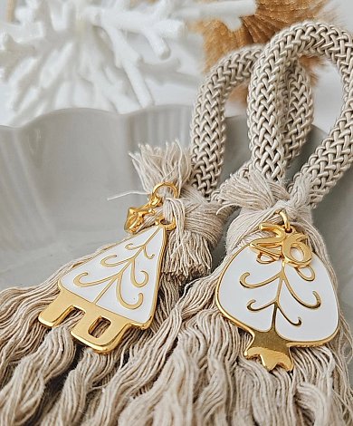 Gold plated zamak 2026 number charms and enamel Christmas tree pendants on beige tassels, B2B decorative lucky charms for retailers and designers